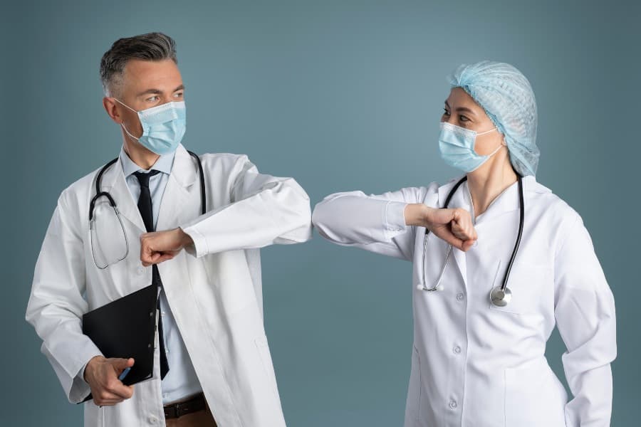 3 Main Differences Between Physicians and Surgeons
